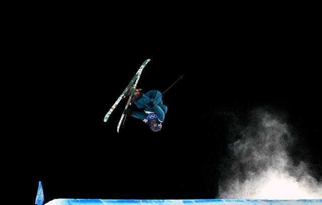 (260216) -- LIVIGNO, Feb. 16, 2026 (Xinhua) -- Kim Gubser of Switzerland competes during the freestyle skiing men's big air qualification at the Milan-Cortina 2026 Olympic Winter Games in Livigno, Italy, Feb. 15, 2026. (Xinhua/Zhang Hongxiang)