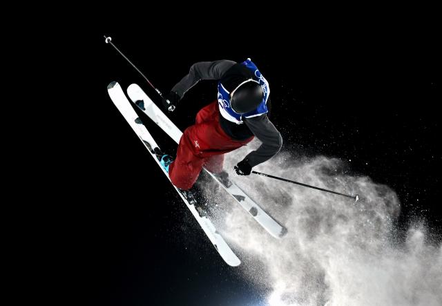 (260216) -- LIVIGNO, Feb. 16, 2026 (Xinhua) -- Evan McEachran of Canada competes during the freestyle skiing men's big air qualification at the Milan-Cortina 2026 Olympic Winter Games in Livigno, Italy, Feb. 15, 2026. (Xinhua/Zhang Hongxiang)