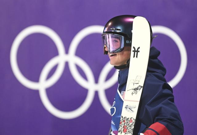 (260216) -- LIVIGNO, Feb. 16, 2026 (Xinhua) -- Mac Forehead of the United States waits for the score during the freestyle skiing men's big air qualification at the Milan-Cortina 2026 Olympic Winter Games in Livigno, Italy, Feb. 15, 2026. (Xinhua/Xia Yifang)
