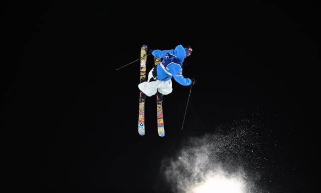 (260216) -- LIVIGNO, Feb. 16, 2026 (Xinhua) -- Miro Tabanelli of Italy competes during the freestyle skiing men's big air qualification at the Milan-Cortina 2026 Olympic Winter Games in Livigno, Italy, Feb. 15, 2026. (Xinhua/Zhang Hongxiang)