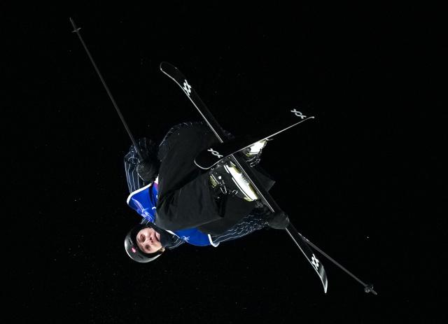 (260216) -- LIVIGNO, Feb. 16, 2026 (Xinhua) -- Birk Ruud of Norway competes during the freestyle skiing men's big air qualification at the Milan-Cortina 2026 Olympic Winter Games in Livigno, Italy, Feb. 15, 2026. (Xinhua/Xia Yifang)