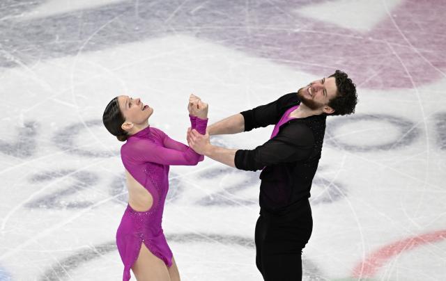 (260216) -- MILAN, Feb. 16, 2026 (Xinhua) -- Loulia Chtchetinina and Michal Wozniak of Poland perform during the figure skating pair skating short program match at the Milan-Cortina 2026 Olympic Winter Games in Milan, Italy, Feb. 15, 2026. (Xinhua/Cheng Min)