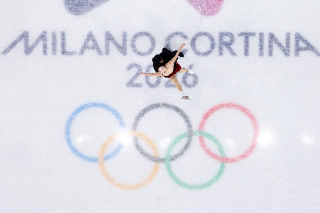 (260216) -- MILAN, Feb. 16, 2026 (Xinhua) -- Sui Wenjing and Han Cong of China perform during the figure skating pair skating short program match at the Milan-Cortina 2026 Olympic Winter Games in Milan, Italy, Feb. 15, 2026. (Xinhua/Chen Yichen)