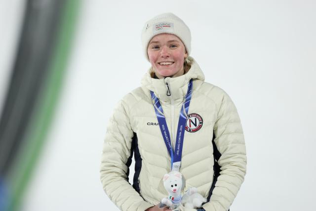 (260216) -- PREDAZZO, Feb. 16, 2026 (Xinhua) -- Silver medallist Norway's Eirin Maria Kvandal celebrates at the awarding ceremony of ski jumping women's large hill individual event at the Milan-Cortina 2026 Olympic Winter Games in Predazzo, Italy, Feb. 15, 2026. (Xinhua/Huang Wei)