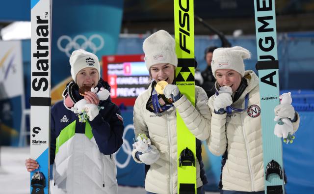(260216) -- PREDAZZO, Feb. 16, 2026 (Xinhua) -- Silver medallist Norway's Eirin Maria Kvandal, gold medallist Norway's Anna Odine Stroem and bronze medallist Slovenia's Nika Prevc (L to R) pose with medals after ski jumping women's large hill individual event at the Milan-Cortina 2026 Olympic Winter Games in Predazzo, Italy, Feb. 15, 2026. (Xinhua/Huang Wei)