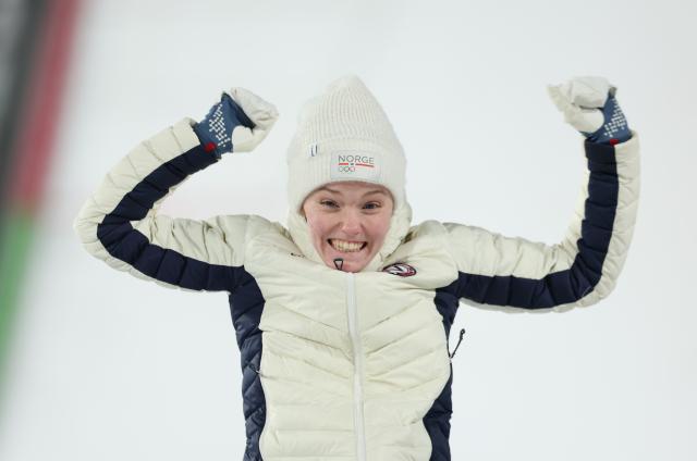 (260216) -- PREDAZZO, Feb. 16, 2026 (Xinhua) -- Silver medallist Norway's Eirin Maria Kvandal celebrates at the awarding ceremony of ski jumping women's large hill individual event at the Milan-Cortina 2026 Olympic Winter Games in Predazzo, Italy, Feb. 15, 2026. (Xinhua/Huang Wei)