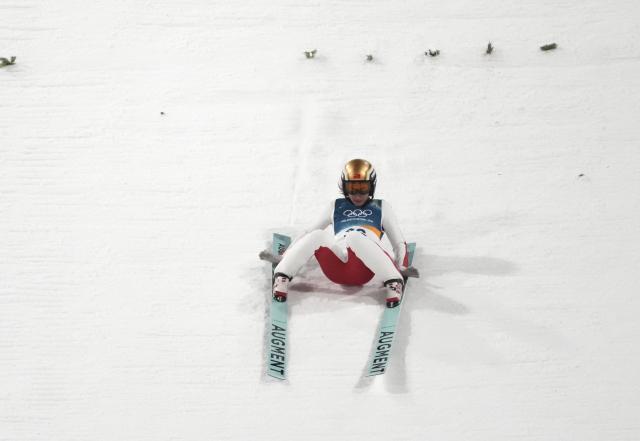 (260216) -- PREDAZZO, Feb. 16, 2026 (Xinhua) -- Zeng Ping of China falls during the final round of ski jumping women's large hill individual event at the Milan-Cortina 2026 Olympic Winter Games in Predazzo, Italy, Feb. 15, 2026. (Xinhua/Huang Wei)