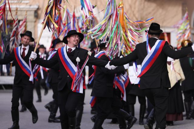 (260216) -- PTUJ, Feb. 16, 2026 (Xinhua) -- People dressed as Kopjasi Spearmen attend the international carnival festival in Ptuj, Slovenia, Feb. 15, 2026. (Photo by Zeljko Stevanic/Xinhua)