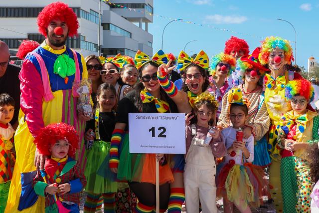(260216) -- NICOSIA, Feb. 16, 2026 (Xinhua) -- People in costumes take part in the Nicosia Carnival parade in Nicosia, Cyprus on Feb. 15, 2026. (Photo by George Christophorou/Xinhua)