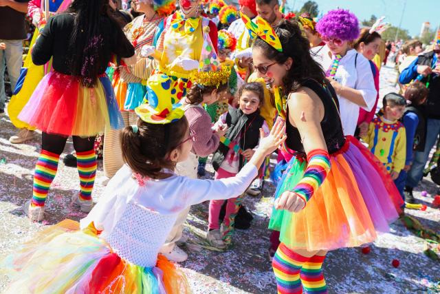 (260216) -- NICOSIA, Feb. 16, 2026 (Xinhua) -- People in costumes take part in the Nicosia Carnival parade in Nicosia, Cyprus on Feb. 15, 2026. (Photo by George Christophorou/Xinhua)