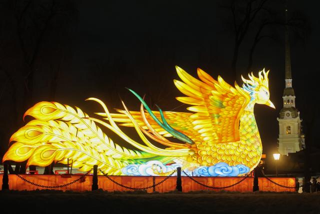 (260216) -- ST. PETERSBURG, Feb. 16, 2026 (Xinhua) -- This photo taken on Feb. 15, 2026 shows a phoenix-shaped light installation in St. Petersburg, Russia.
  Ten sets of large-scale lanterns and light installations made in Zigong of southwest China's Sichuan Province lit up along the Neva River here on Sunday to celebrate upcoming the Chinese New Year. (Photo by Irina Motina/Xinhua)