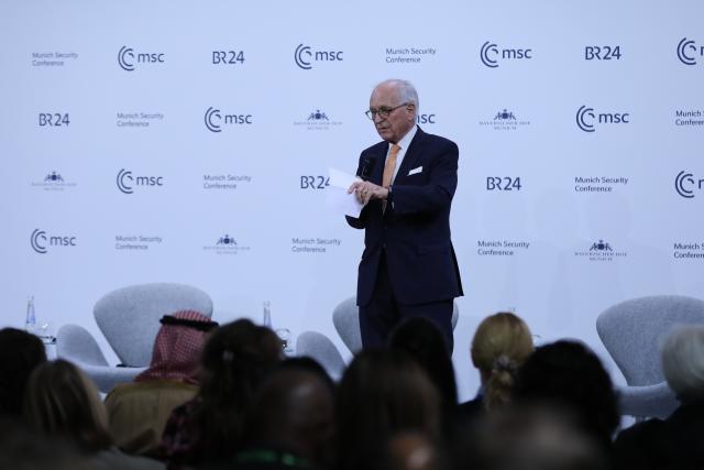 (260216) -- MUNICH, Feb. 16, 2026 (Xinhua) -- Chairman of the Munich Security Conference (MSC) Wolfgang Ischinger delivers his closing remarks in Munich, Germany, Feb. 15, 2026.
  Ischinger on Sunday underscored growing doubts within the transatlantic relationship as the three-day 62nd MSC concluded here. (Xinhua/Du Zheyu)