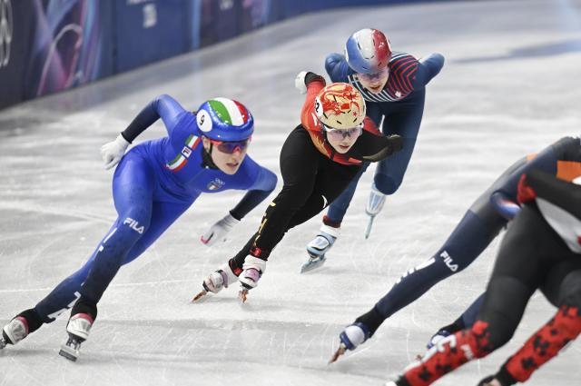 (260216) -- MILAN, Feb. 16, 2026 (Xinhua) -- Yang Jingru (2nd L) of China competes during the short track speed skating women's 1000m quarterfinal at the Milan-Cortina 2026 Olympic Winter Games in Milan, Italy, Feb. 16, 2026. (Xinhua/Cheng Min)