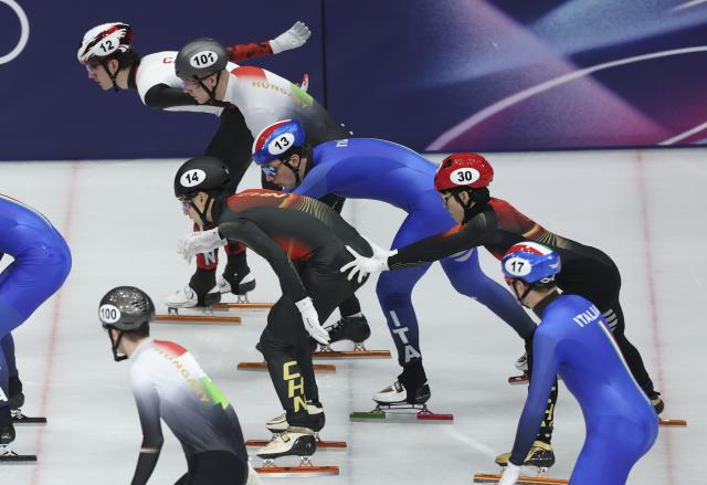 (260216) -- MILAN, Feb. 16, 2026 (Xinhua) -- Liu Shaoang (4th R) and Lin Xiaojun (2nd R) of China compete during the short track speed skating men's 5000m relay semifinal at the Milan-Cortina 2026 Olympic Winter Games in Milan, Italy, Feb. 16, 2026. (Xinhua/Li Ming)