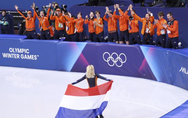 (260216) -- MILAN, Feb. 16, 2026 (Xinhua) -- Xandra Velzeboer of the Netherlands celebrates after the short track speed skating women's 1000m final A at the Milan-Cortina 2026 Olympic Winter Games in Milan, Italy, Feb. 16, 2026. (Xinhua/Chen Yichen)