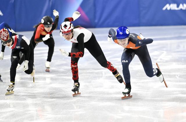 (260216) -- MILAN, Feb. 16, 2026 (Xinhua) -- Xandra Velzeboer (1st R) of the Netherlands competes during the short track speed skating women's 1000m final A at the Milan-Cortina 2026 Olympic Winter Games in Milan, Italy, Feb. 16, 2026. (Xinhua/Cheng Min)