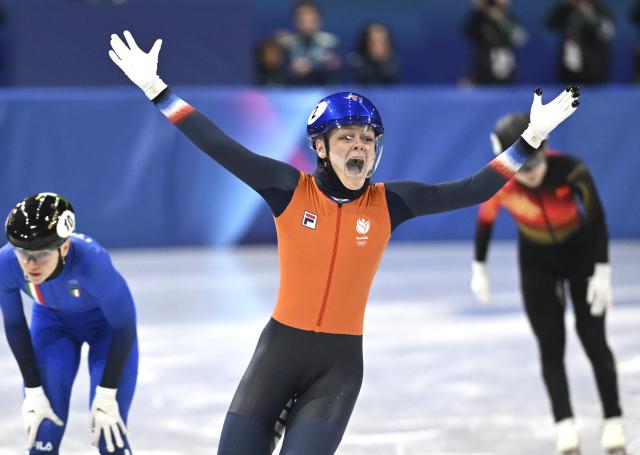 (260216) -- MILAN, Feb. 16, 2026 (Xinhua) -- Xandra Velzeboer (front) of the Netherlands celebrates after the short track speed skating women's 1000m final A at the Milan-Cortina 2026 Olympic Winter Games in Milan, Italy, Feb. 16, 2026. (Xinhua/Cheng Min)