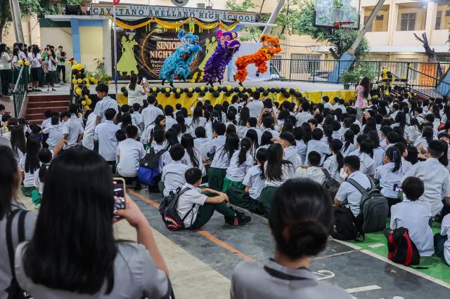 (260216) -- MANILA, Feb. 16, 2026 (Xinhua) -- People perform lion dance at a school in celebration of the Lunar New Year in Manila, the Philippines, Feb. 16, 2026. (Xinhua/Rouelle Umali)