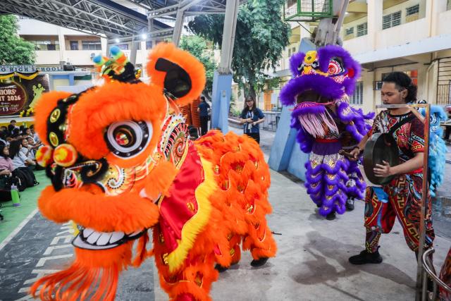 (260216) -- MANILA, Feb. 16, 2026 (Xinhua) -- People perform lion dance at a school in celebration of the Lunar New Year in Manila, the Philippines, Feb. 16, 2026. (Xinhua/Rouelle Umali)