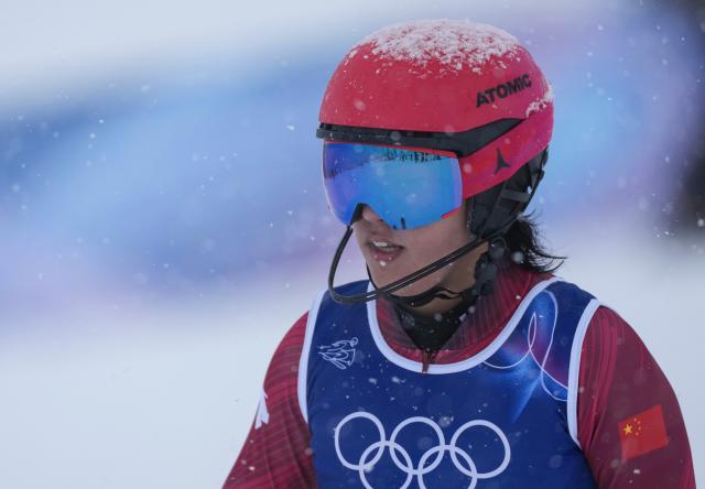 (260216) -- BORMIO, Feb. 16, 2026 (Xinhua) -- Liu Xiaochen of China competes during the alpine skiing men's slalom event at the Milan-Cortina 2026 Olympic Winter Games in Bormio, Italy, Feb. 16, 2026. (Xinhua/Hu Huhu)
