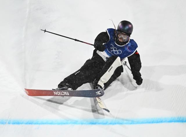 (260216) -- LIVIGNO, Feb. 16, 2026 (Xinhua) -- Liu Mengting of China competes during the freestyle skiing women's freeski big air final at the Milan-Cortina 2026 Olympic Winter Games in Livigno, Italy, Feb. 16, 2026. (Xinhua/Zhang Hongxiang)