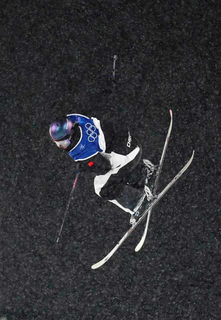 (260216) -- LIVIGNO, Feb. 16, 2026 (Xinhua) -- Liu Mengting of China competes during the freestyle skiing women's freeski big air final at the Milan-Cortina 2026 Olympic Winter Games in Livigno, Italy, Feb. 16, 2026. (Xinhua/Hu Chao)