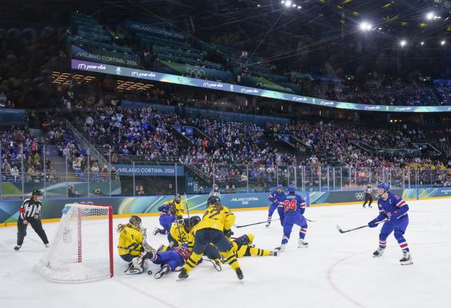 (260216) -- MILAN, Feb. 16, 2026 (Xinhua) -- Players compete during the ice hockey women's play-offs semifinal between the United States and Sweden at the Milan-Cortina 2026 Olympic Winter Games in Milan, Italy, Feb. 16, 2026. (Xinhua/Sun Fei)