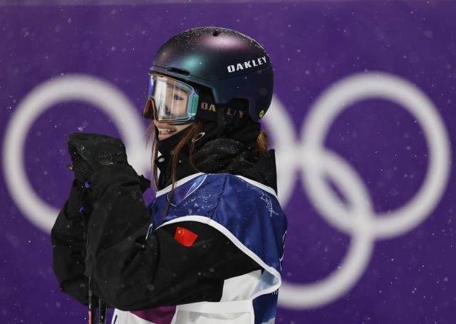 (260216) -- LIVIGNO, Feb. 16, 2026 (Xinhua) -- Liu Mengting of China waits for her score during the freestyle skiing women's freeski big air final at the Milan-Cortina 2026 Olympic Winter Games in Livigno, Italy, Feb. 16, 2026. (Xinhua/Wang Peng)