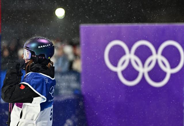 (260216) -- LIVIGNO, Feb. 16, 2026 (Xinhua) -- Liu Mengting of China waits for her score during the freestyle skiing women's freeski big air final at the Milan-Cortina 2026 Olympic Winter Games in Livigno, Italy, Feb. 16, 2026. (Xinhua/Zhang Hongxiang)