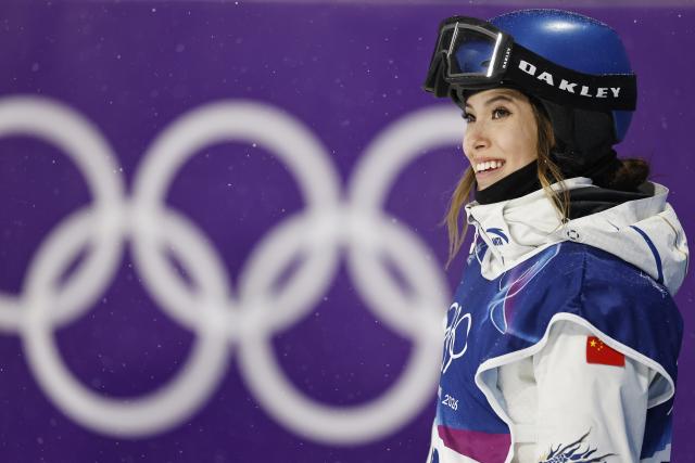 (260216) -- LIVIGNO, Feb. 16, 2026 (Xinhua) -- Gu Ailing of China waits for her score during the freestyle skiing women's freeski big air final at the Milan-Cortina 2026 Olympic Winter Games in Livigno, Italy, Feb. 16, 2026. (Xinhua/Wang Peng)