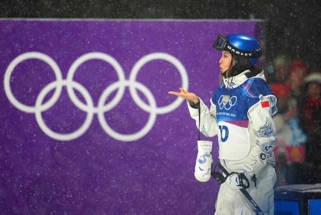 (260216) -- LIVIGNO, Feb. 16, 2026 (Xinhua) -- Gu Ailing of China gestures during the freestyle skiing women's freeski big air final at the Milan-Cortina 2026 Olympic Winter Games in Livigno, Italy, Feb. 16, 2026. (Xinhua/Hu Chao)