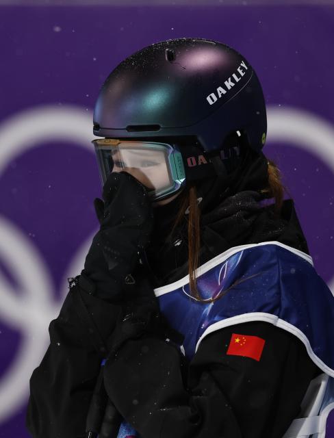 (260216) -- LIVIGNO, Feb. 16, 2026 (Xinhua) -- Liu Mengting of China waits for her score during the freestyle skiing women's freeski big air final at the Milan-Cortina 2026 Olympic Winter Games in Livigno, Italy, Feb. 16, 2026. (Xinhua/Wang Peng)