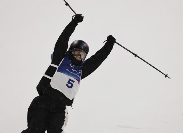 (260216) -- LIVIGNO, Feb. 16, 2026 (Xinhua) -- Liu Mengting of China celebrates during the freestyle skiing women's freeski big air final at the Milan-Cortina 2026 Olympic Winter Games in Livigno, Italy, Feb. 16, 2026. (Xinhua/Wang Peng)
