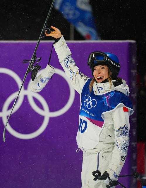 (260216) -- LIVIGNO, Feb. 16, 2026 (Xinhua) -- Gu Ailing of China celebrates during the freestyle skiing women's freeski big air final at the Milan-Cortina 2026 Olympic Winter Games in Livigno, Italy, Feb. 16, 2026. (Xinhua/Hu Chao)