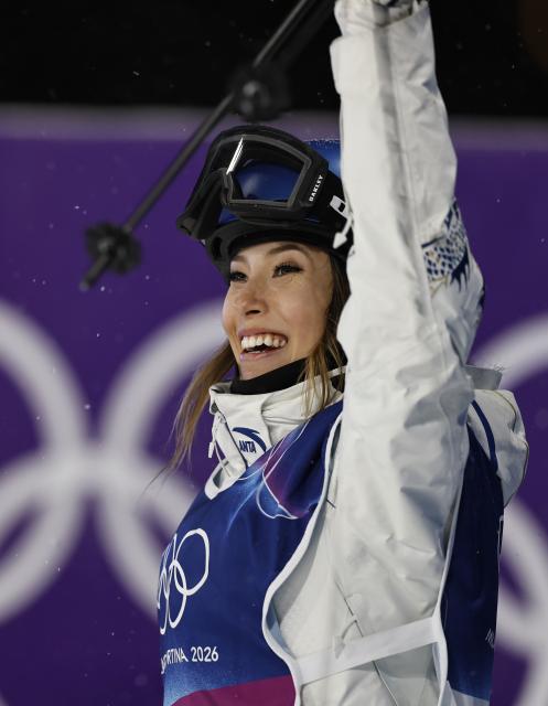 (260216) -- LIVIGNO, Feb. 16, 2026 (Xinhua) -- Gu Ailing of China celebrates during the freestyle skiing women's freeski big air final at the Milan-Cortina 2026 Olympic Winter Games in Livigno, Italy, Feb. 16, 2026. (Xinhua/Wang Peng)