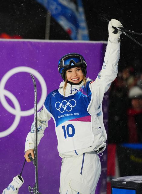 (260216) -- LIVIGNO, Feb. 16, 2026 (Xinhua) -- Gu Ailing of China celebrates during the freestyle skiing women's freeski big air final at the Milan-Cortina 2026 Olympic Winter Games in Livigno, Italy, Feb. 16, 2026. (Xinhua/Hu Chao)