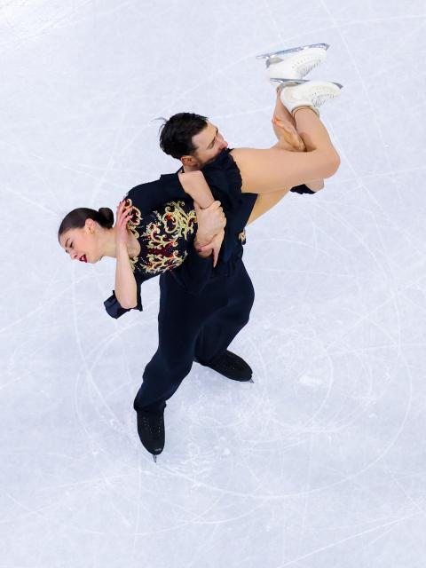 (260216) -- MILAN, Feb. 16, 2026 (Xinhua) -- Rebecca Ghilardi (front)/Filippo Ambrosini of Italy compete during the figure skating pair skating free skating match at the Milan-Cortina 2026 Olympic Winter Games in Milan, Italy, Feb. 15, 2026. (Xinhua/Chen Yichen)