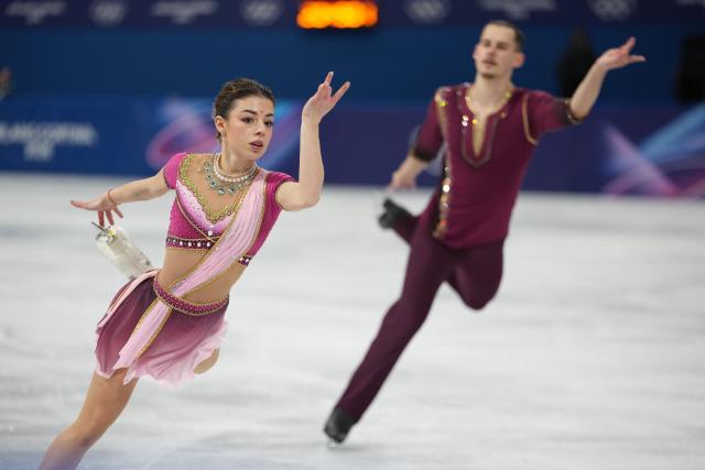 (260216) -- MILAN, Feb. 16, 2026 (Xinhua) -- Karina Akopova (L)/Nikita Rakhmanin of Armenia compete during the figure skating pair skating free skating match at the Milan-Cortina 2026 Olympic Winter Games in Milan, Italy, Feb. 15, 2026. (Xinhua/Xue Yuge)