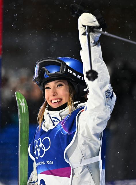 (260216) -- LIVIGNO, Feb. 16, 2026 (Xinhua) -- Gu Ailing of China celebrates during the freestyle skiing women's freeski big air final at the Milan-Cortina 2026 Olympic Winter Games in Livigno, Italy, Feb. 16, 2026. (Xinhua/Zhang Hongxiang)