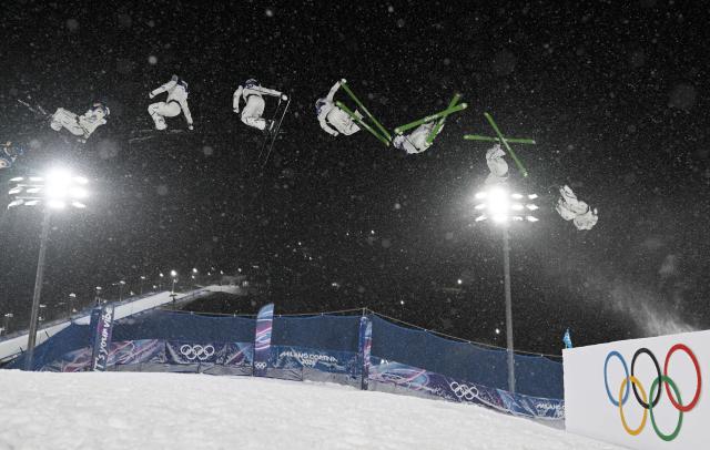 (260216) -- LIVIGNO, Feb. 16, 2026 (Xinhua) -- This multi-exposure photo shows Gu Ailing of China competing during the freestyle skiing women's freeski big air final at the Milan-Cortina 2026 Olympic Winter Games in Livigno, Italy, Feb. 16, 2026. (Xinhua/Xia Yifang)