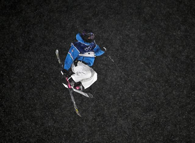 (260216) -- LIVIGNO, Feb. 16, 2026 (Xinhua) -- Flora Tabanelli of Italy competes during the freestyle skiing women's freeski big air final at the Milan-Cortina 2026 Olympic Winter Games in Livigno, Italy, Feb. 16, 2026. (Xinhua/Zhang Hongxiang)