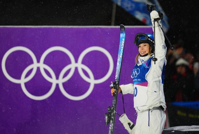 (260216) -- LIVIGNO, Feb. 16, 2026 (Xinhua) -- Gu Ailing of China celebrates during the freestyle skiing women's freeski big air final at the Milan-Cortina 2026 Olympic Winter Games in Livigno, Italy, Feb. 16, 2026. (Xinhua/Hu Chao)
