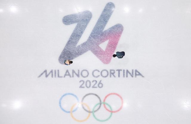 (260216) -- MILAN, Feb. 16, 2026 (Xinhua) -- Sui Wenjing (L)/Han Cong of China react after the figure skating pair skating free skating match at the Milan-Cortina 2026 Olympic Winter Games in Milan, Italy, Feb. 16, 2026. (Xinhua/Li Ming)