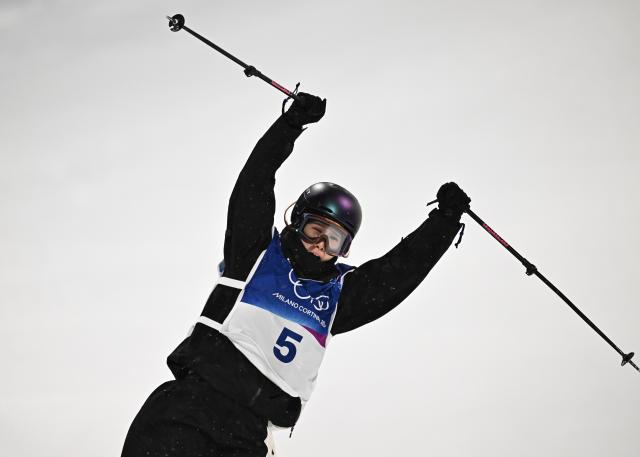 (260216) -- LIVIGNO, Feb. 16, 2026 (Xinhua) -- Liu Mengting of China celebrates during the freestyle skiing women's freeski big air final at the Milan-Cortina 2026 Olympic Winter Games in Livigno, Italy, Feb. 16, 2026. (Xinhua/Zhang Hongxiang)