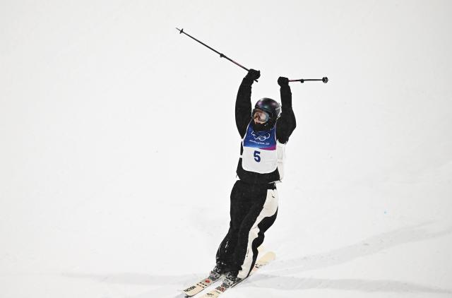 (260216) -- LIVIGNO, Feb. 16, 2026 (Xinhua) -- Liu Mengting of China celebrates during the freestyle skiing women's freeski big air final at the Milan-Cortina 2026 Olympic Winter Games in Livigno, Italy, Feb. 16, 2026. (Xinhua/Zhang Hongxiang)