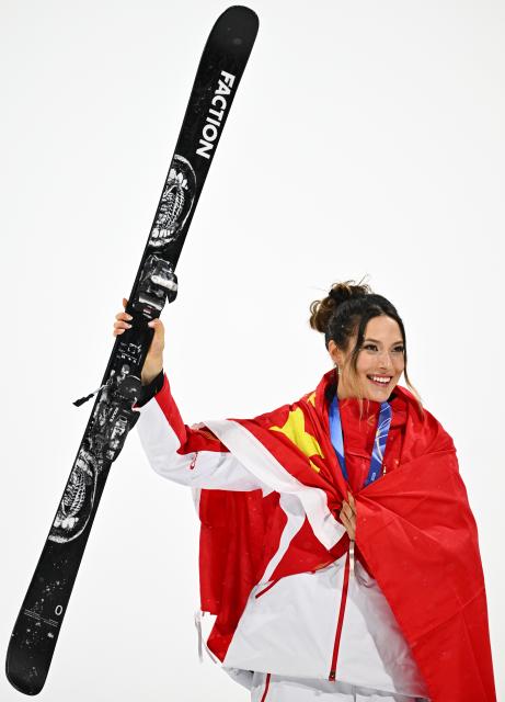 (260216) -- LIVIGNO, Feb. 16, 2026 (Xinhua) -- Silver medalist Gu Ailing of China attends the awarding ceremony of the freestyle skiing women's freeski big air event at the Milan-Cortina 2026 Olympic Winter Games in Livigno, Italy, Feb. 16, 2026. (Xinhua/Zhang Hongxiang)