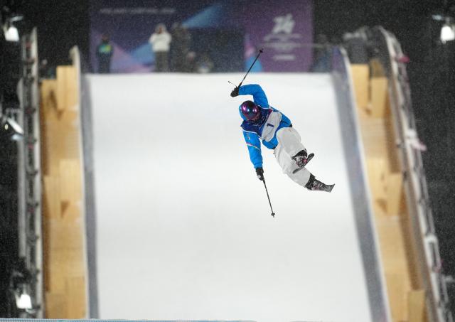 (260216) -- LIVIGNO, Feb. 16, 2026 (Xinhua) -- Flora Tabanelli of Italy competes during the freestyle skiing women's freeski big air final at the Milan-Cortina 2026 Olympic Winter Games in Livigno, Italy, Feb. 16, 2026. (Xinhua/Hu Chao)