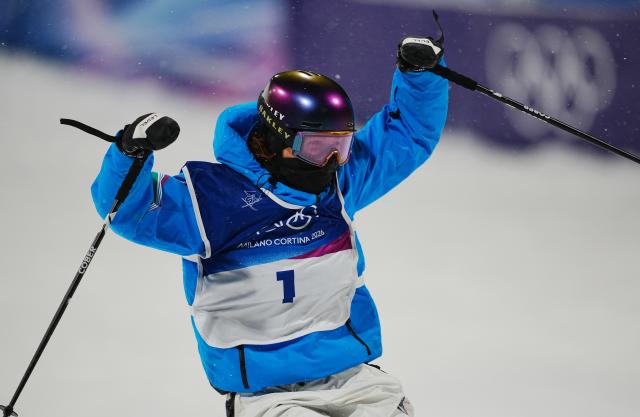 (260216) -- LIVIGNO, Feb. 16, 2026 (Xinhua) -- Flora Tabanelli of Italy celebrates during the freestyle skiing women's freeski big air final at the Milan-Cortina 2026 Olympic Winter Games in Livigno, Italy, Feb. 16, 2026. (Xinhua/Hu Chao)