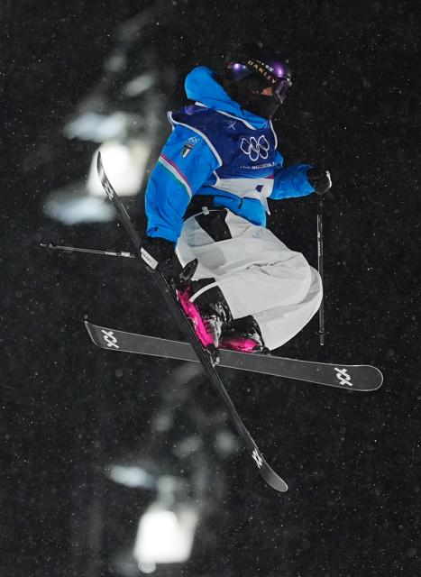 (260216) -- LIVIGNO, Feb. 16, 2026 (Xinhua) -- Flora Tabanelli of Italy competes during the freestyle skiing women's freeski big air final at the Milan-Cortina 2026 Olympic Winter Games in Livigno, Italy, Feb. 16, 2026. (Xinhua/Hu Chao)