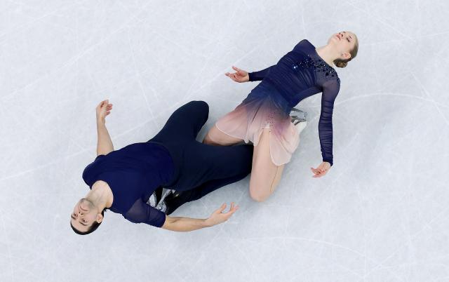 (260217) -- MILAN, Feb. 17, 2026 (Xinhua) -- Minerva Fabienne Hase/Nikita Volodin of Germany compete during the free skating of Figure Skating Pair Skating at the Milan-Cortina 2026 Olympic Winter Games in Milan, Italy, Feb. 16, 2026. (Xinhua/Li Ming)